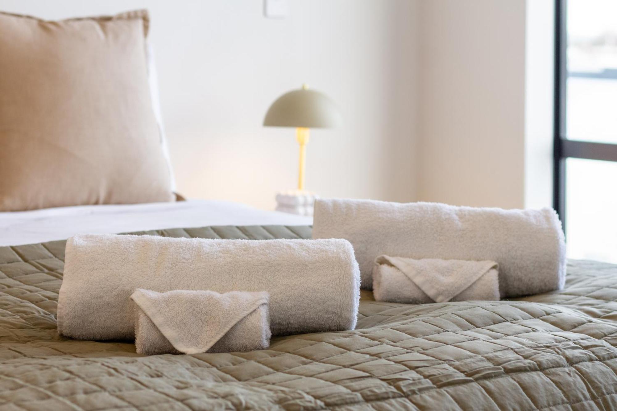 2 Bed, 2 Bath W Sofa Bed - Great Cafes Nearby Apartment Крайстчърч Екстериор снимка