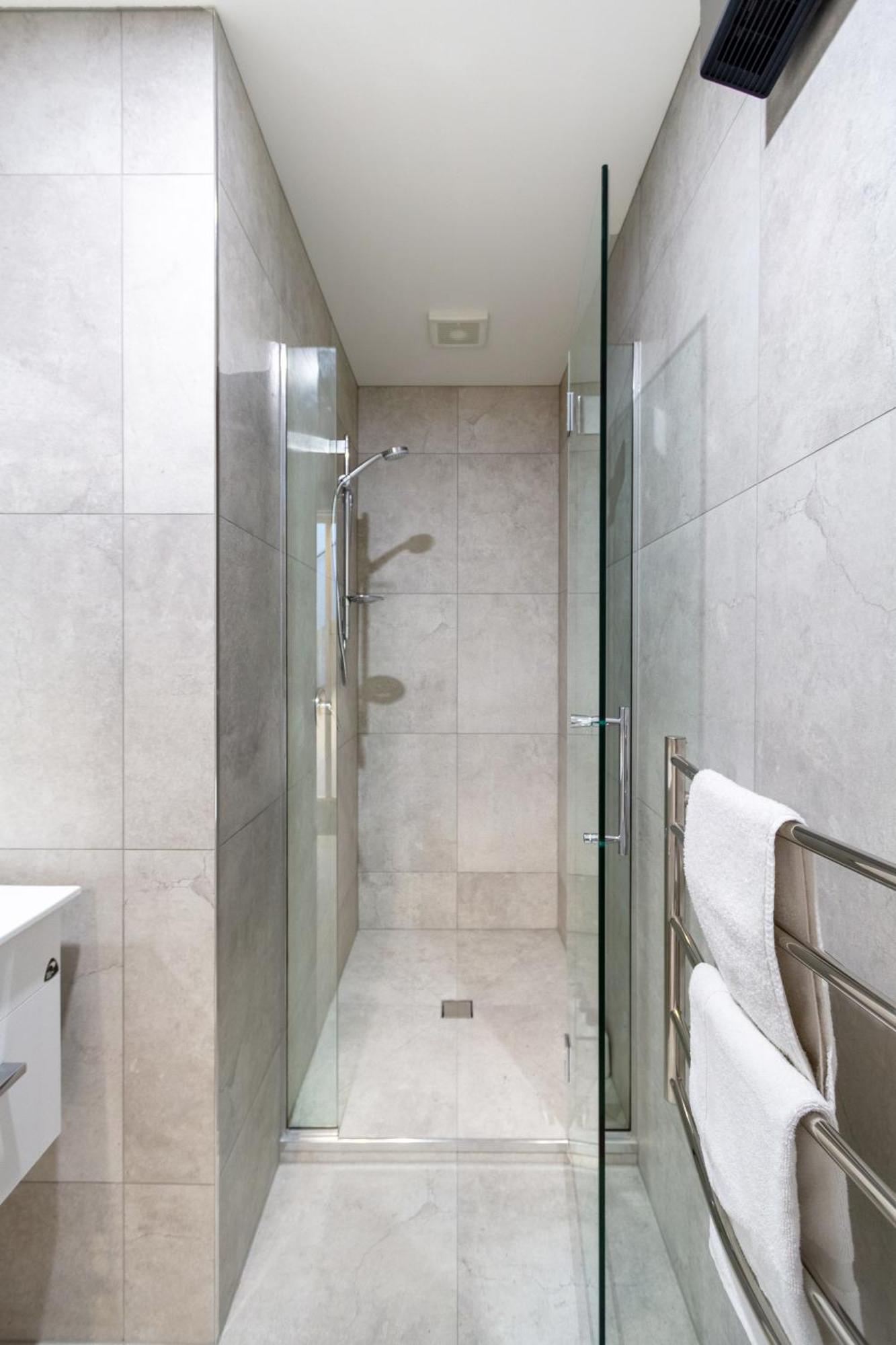 2 Bed, 2 Bath W Sofa Bed - Great Cafes Nearby Apartment Крайстчърч Екстериор снимка