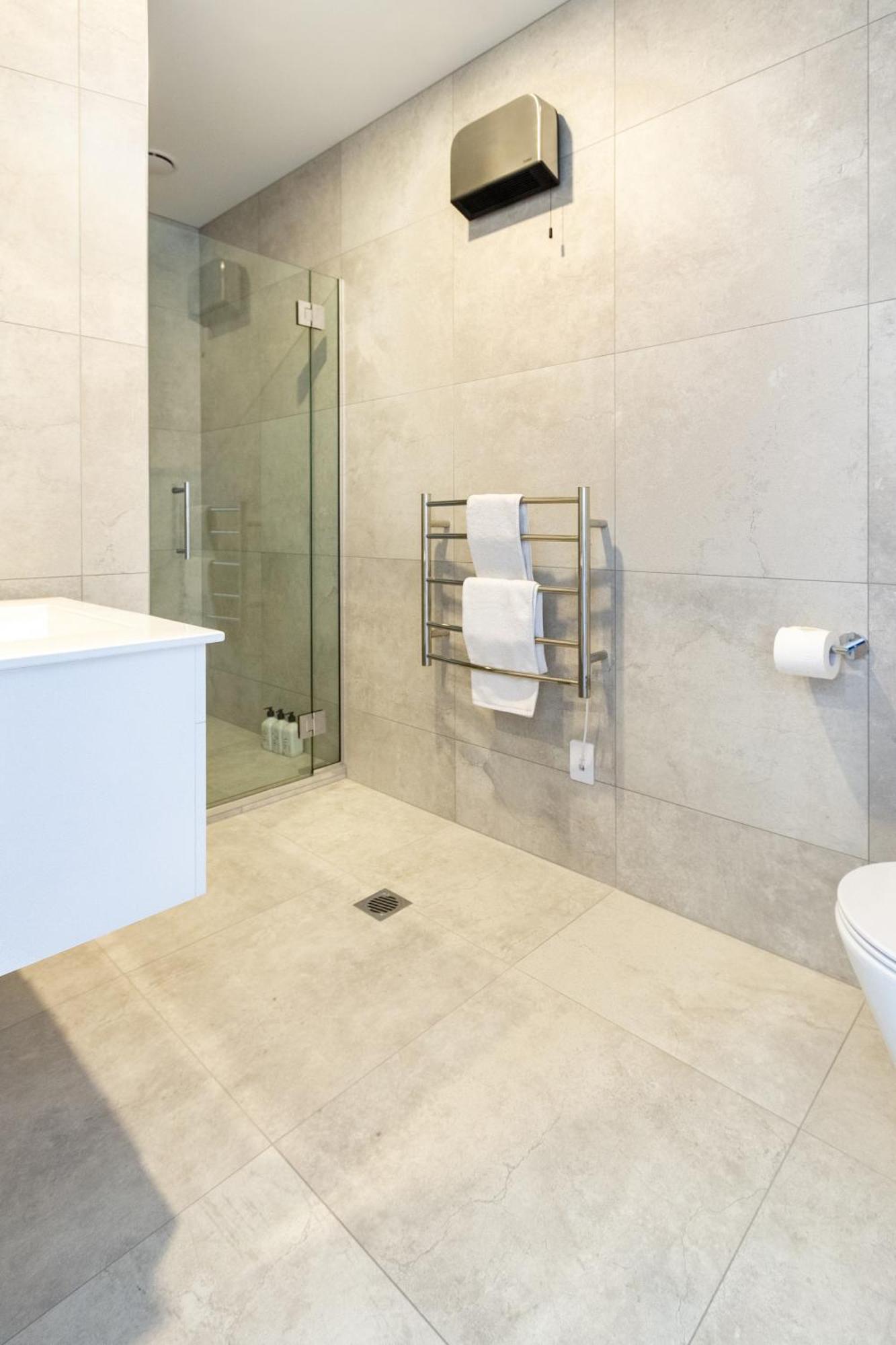 2 Bed, 2 Bath W Sofa Bed - Great Cafes Nearby Apartment Крайстчърч Екстериор снимка