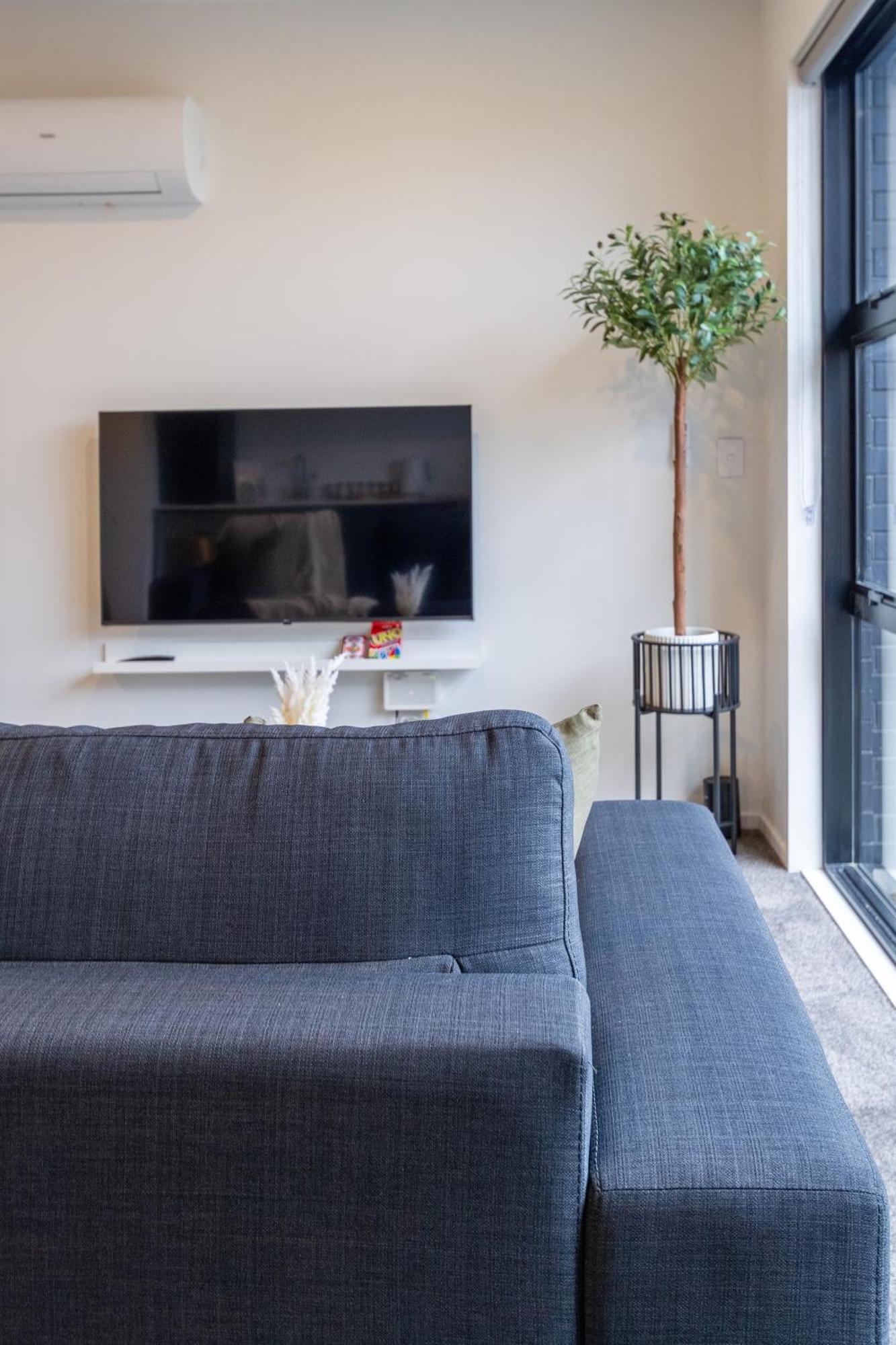 2 Bed, 2 Bath W Sofa Bed - Great Cafes Nearby Apartment Крайстчърч Екстериор снимка