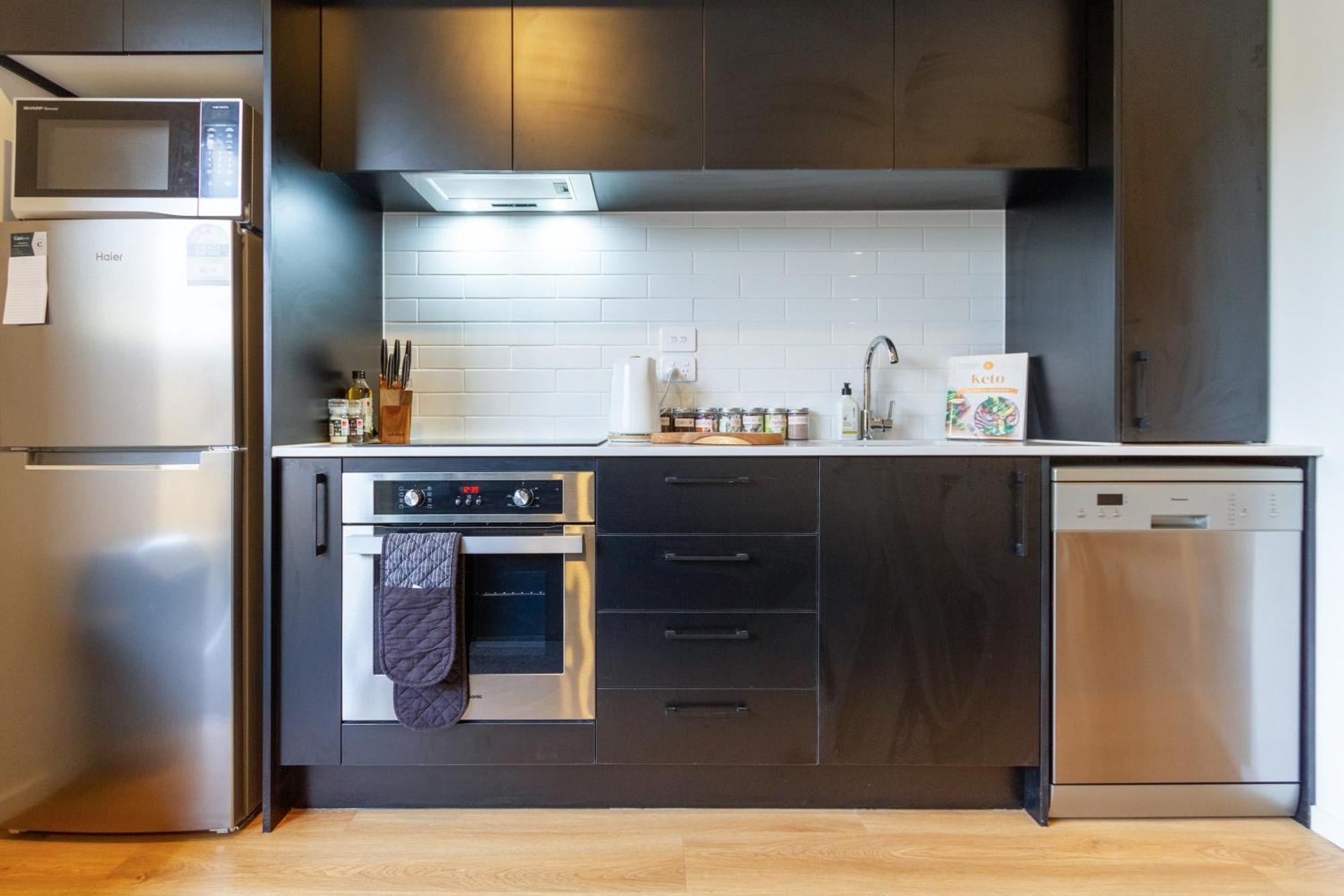 2 Bed, 2 Bath W Sofa Bed - Great Cafes Nearby Apartment Крайстчърч Екстериор снимка